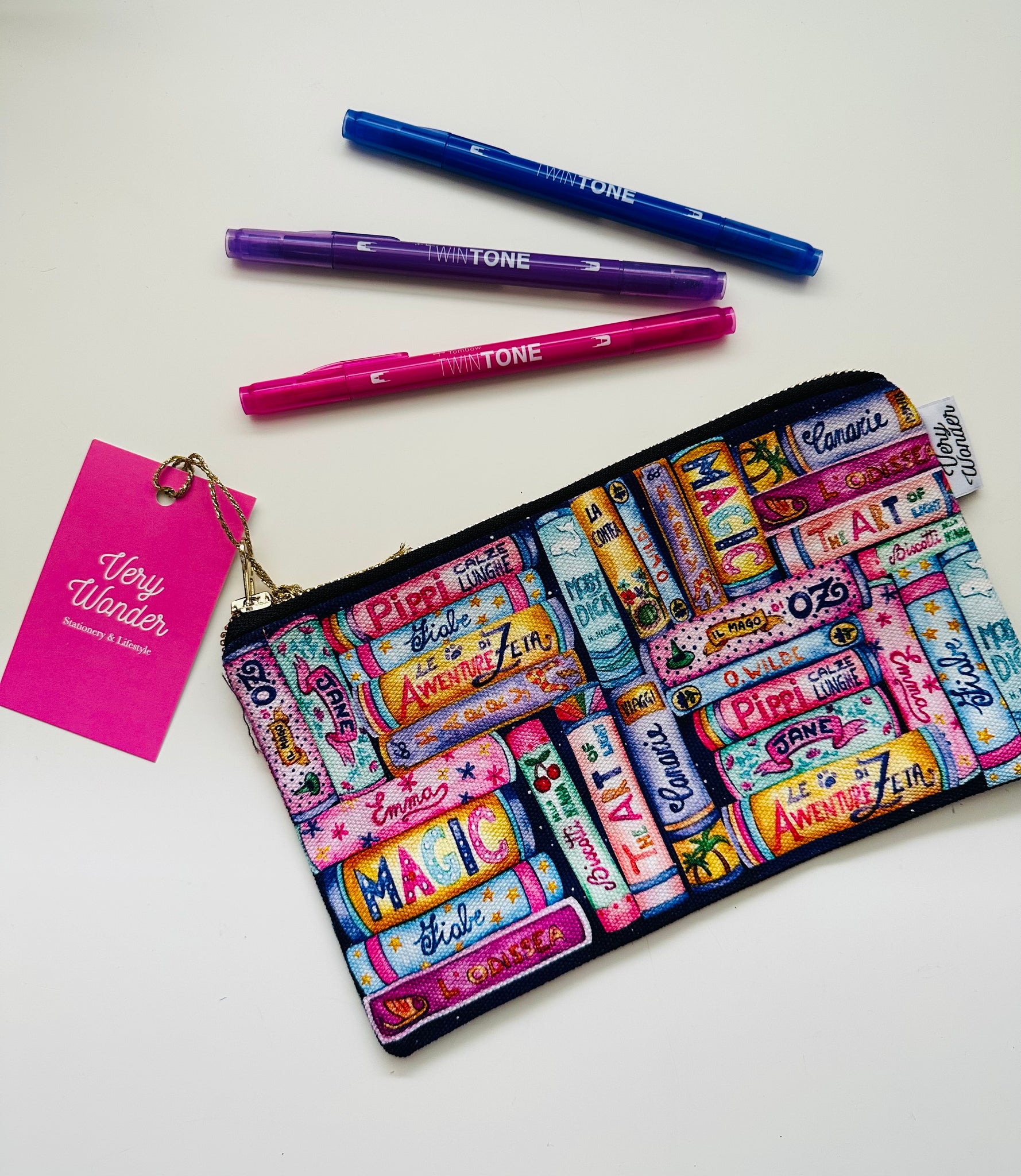 ASTUCCIO BOOK LOVER VERY WONDER