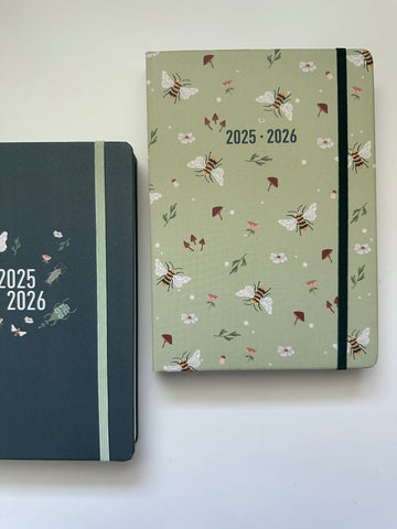 AGENDA GIORNALIERA 2025/26 LETTS LONDON BUMBLEBEE