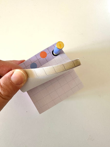 BLOC NOTES CON FOGLI ADESIVI E PENNA INKERIE